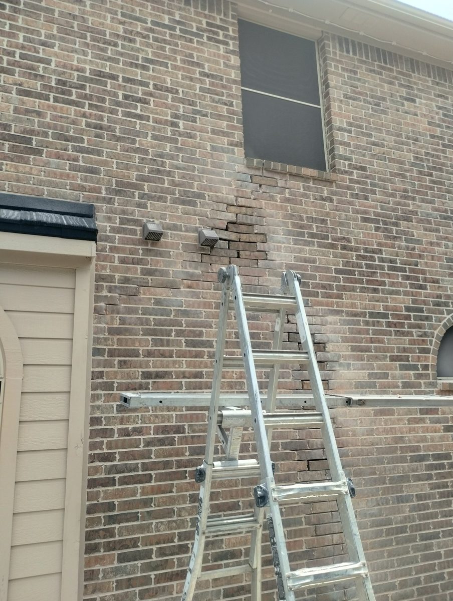 Before — Crack Detail — Champion Brick Repair